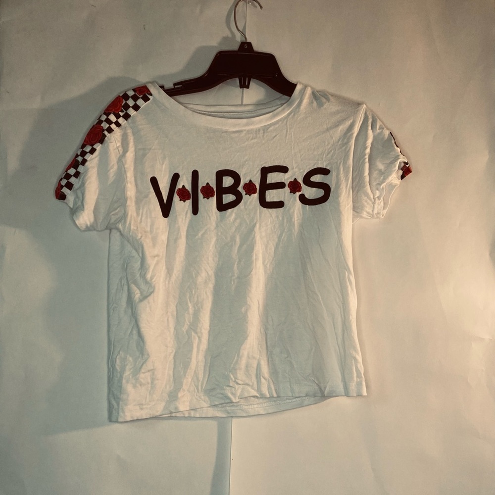 4 short sleeves and 1 long sleeve.